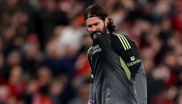 Alisson é eleito 3º melhor goleiro do mundo.| Foto: Reprodução SBT Sports / Divulgação