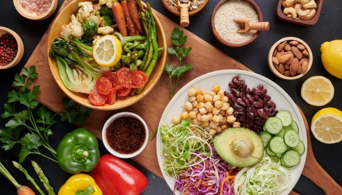 1 de 1 Fonte de proteína vegana. Prato Buddha bowl, abacate, pimentão, tomate, pepino, repolho ...