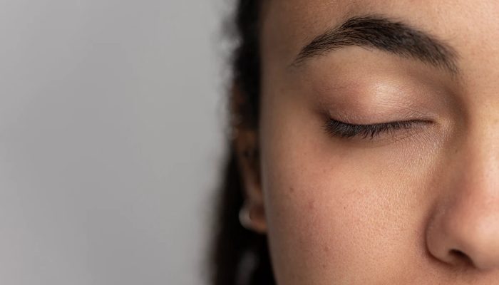 1 de 1 imagem colorida de olhos fechados mostrando os cílios -Metropoles - Foto: Freepik