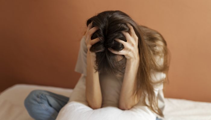 1 de 1 Mulher insegura em casa- Metrópoles - Foto: Freepik