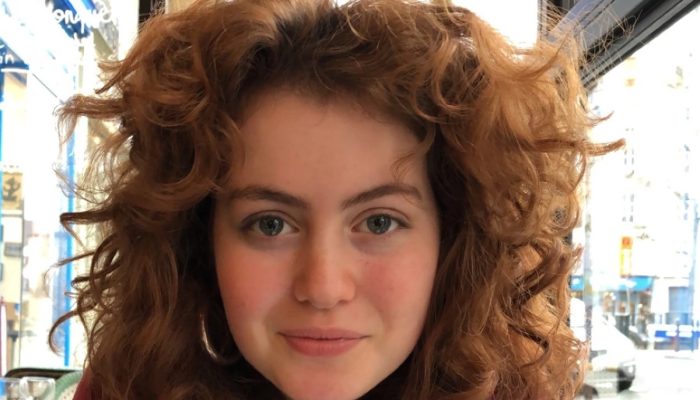 1 de 1 Foto colorida e com zoom, de mulher ruiva e olhos claros sorrindo para foto -Metrópoles -...